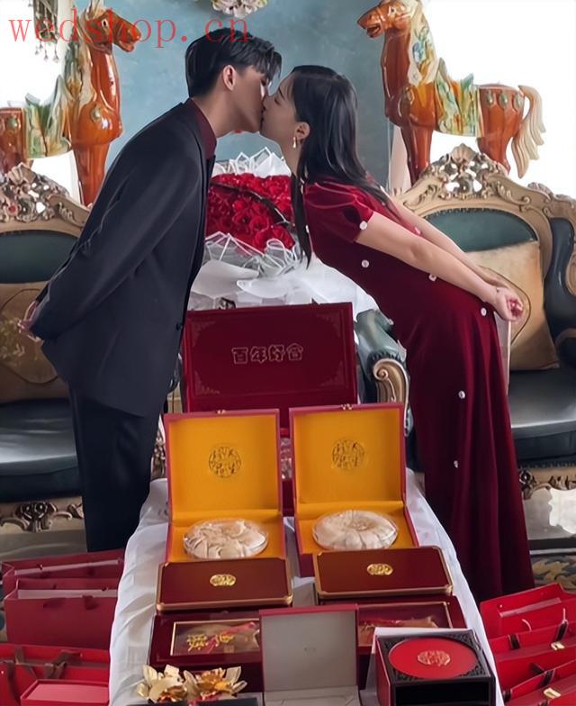 恭喜！千万粉丝女网红订婚，订婚宴温馨甜蜜，大半个网红圈送祝福