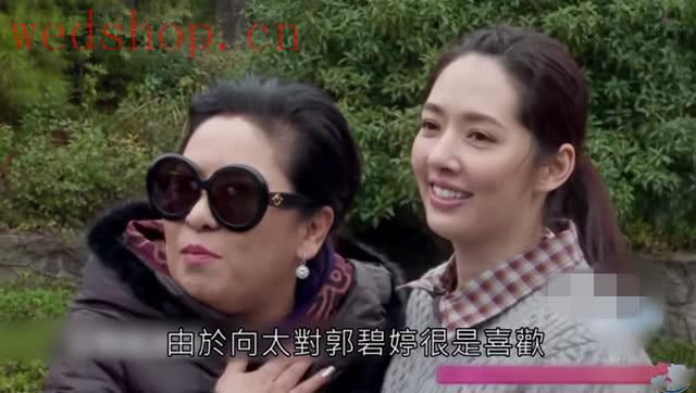 向太梦想成真，向佐向郭碧婷求婚成功，手上订婚戒指超大超亮眼