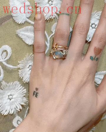 金晓钟成功求婚泫雅！晒硕大宝石戒指，女方开心回应